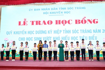 242 suất học bổng Dương Kỳ Hiệp cho học sinh vượt khó học tốt